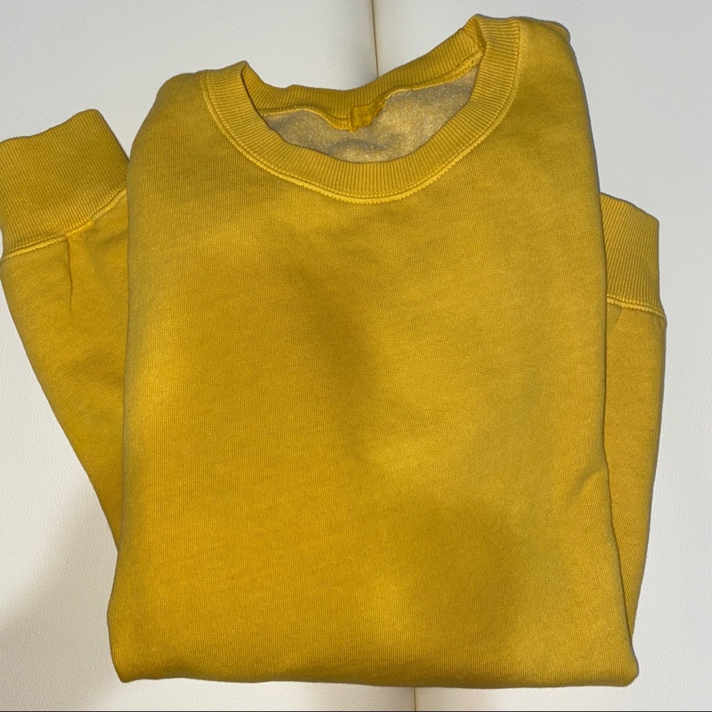 Brandy Melville Crew Neck Pullover